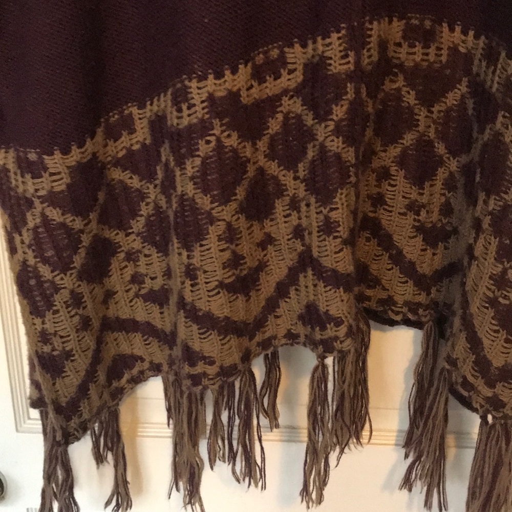 Poncho - Picture 3 of 5